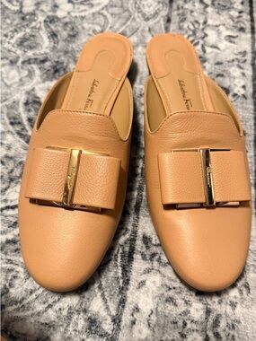 Salvatore Ferragamo Peach Leather Bow Slide Mules with Gold Hardware
